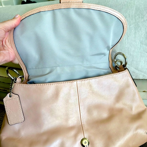 COACH Vintage Pearlized Ballet Slipper Pink Soho Leather w/Buckle Shoulder Bag - Picture 3 of 8